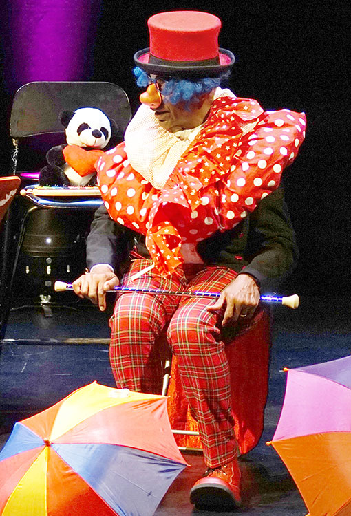 George M. Bailey als Clown